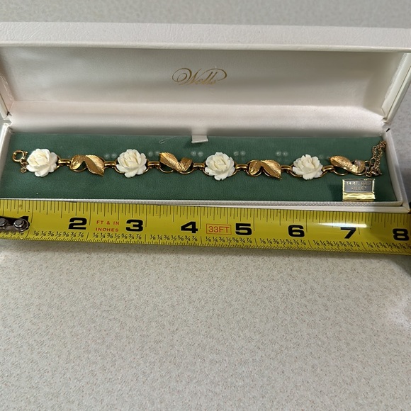 Wells 14Kt gold filled rose and leaf linked bracelets with safety chain (431) - Picture 7 of 7